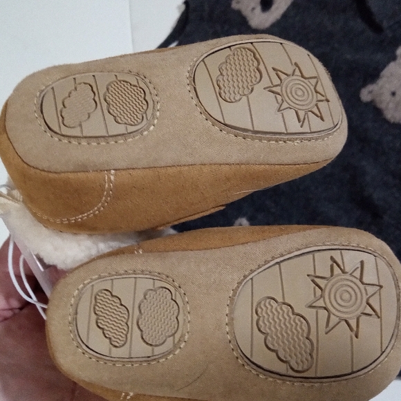 🐻SUPER SOFT KNITTED SWEATER SET BOOTIES SIZE 12 MONTHS BRAND NEW BABY INFANT - Picture 9 of 11